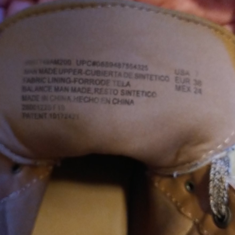 Shoes. - Picture 3 of 4